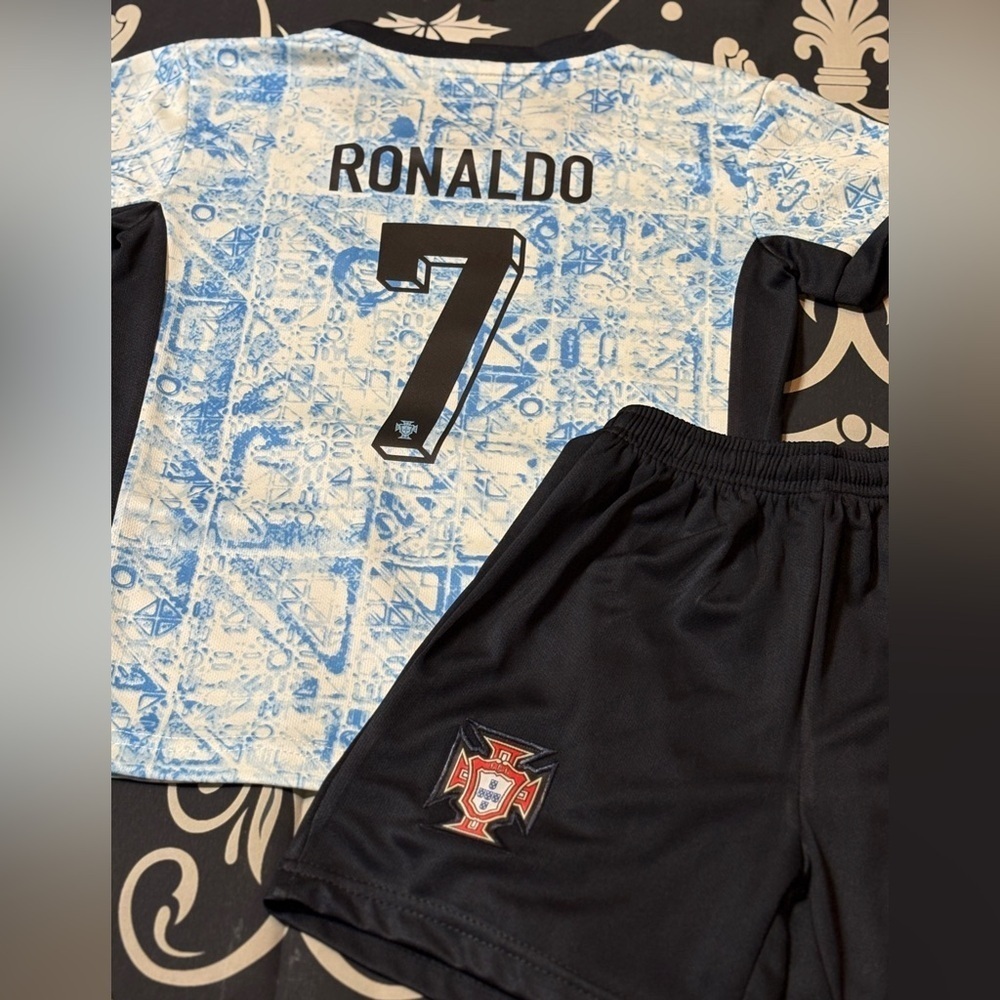 Kids Youth XL (30) Ronaldo Portugal Soccer Jersey Kit SHIPS TODAY NEW WITH TAGS - Picture 3 of 5